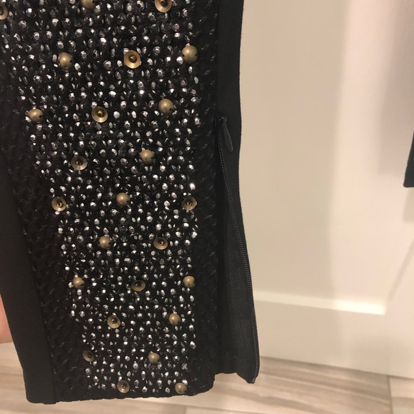 Black leggings with metal detail. - Picture 3 of 4